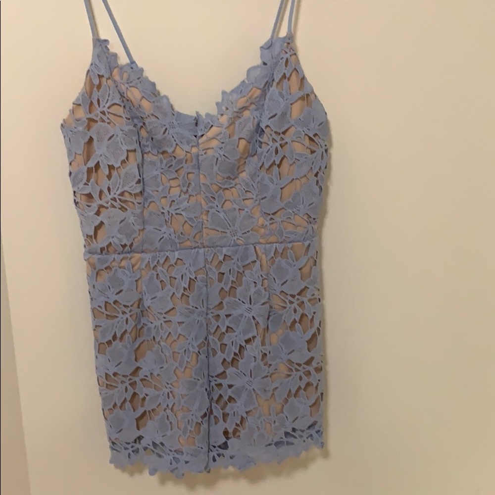 Mainstrip lace romper